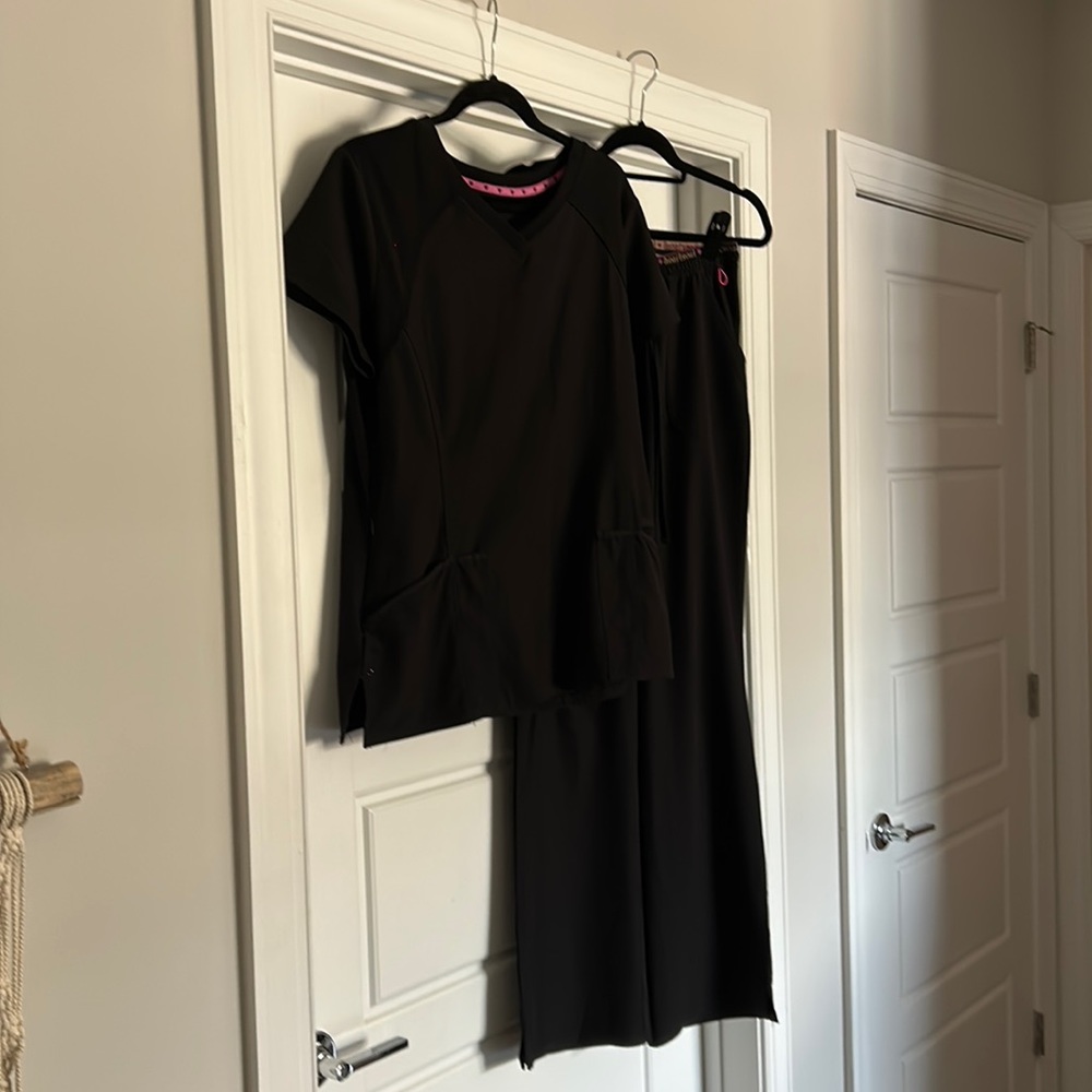 Heart soul black scrub set